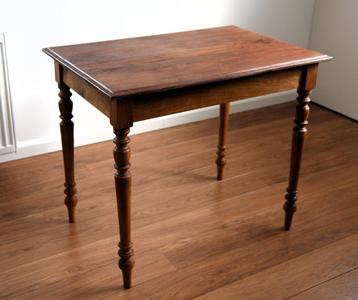 tafel antiek beschikbaar voor biedingen