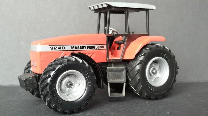 Massey Ferguson 9240 tractor 1:32 Siku Pol, Hobby en Vrije tijd, Modelauto's | 1:32, Zo goed als nieuw, Tractor of Landbouw, SIKU