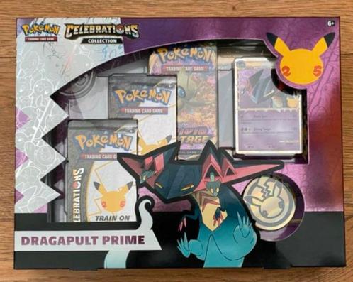 Pokémon - Celebrations 25th Dragapult Prime Collection Box, Hobby en Vrije tijd, Verzamelkaartspellen | Pokémon, Nieuw, Foil, Ophalen of Verzenden