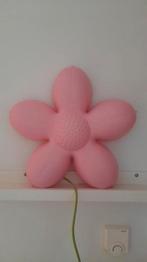 Roze bloem muurlamp Ikea, Huis en Inrichting, Lampen | Wandlampen, Ophalen of Verzenden, Zo goed als nieuw, Kunststof, Bloem kinderkamer