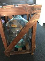 Antiek wijnfles in houtenkist, Ophalen