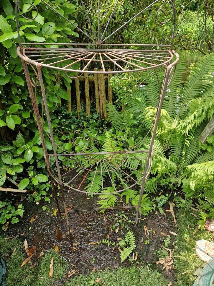 Decoratieve halfronde planten etagère +3 plateaus (brocante), Tuin en Terras, Tuinwanddecoratie, Gebruikt, Ophalen of Verzenden