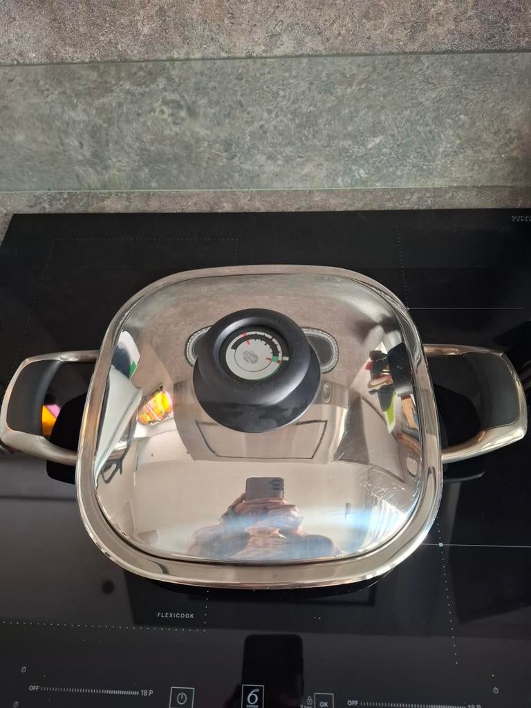 AMC grillpan 24 cm met Deksel VERKOCHT, Ophalen of Verzenden, Rvs, Koekenpan of Braadpan
