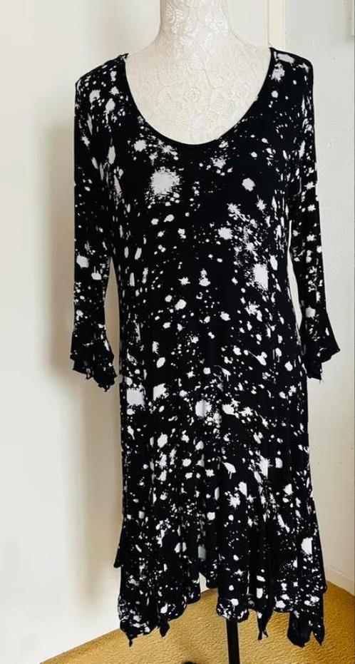 Ophilia zwart/witte jurk maat 44[v], Kleding | Dames, Jurken, Zo goed als nieuw, Maat 42/44 (L), Zwart, Onder de knie, Ophalen of Verzenden