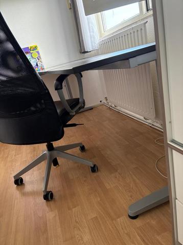 Bureau en Bureaustoel - Zwart - beschikbaar voor biedingen