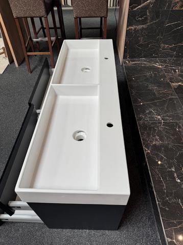 Badmeubel 140 cm MAT ZWART Sanibell van €3617 nu €1250 beschikbaar voor biedingen