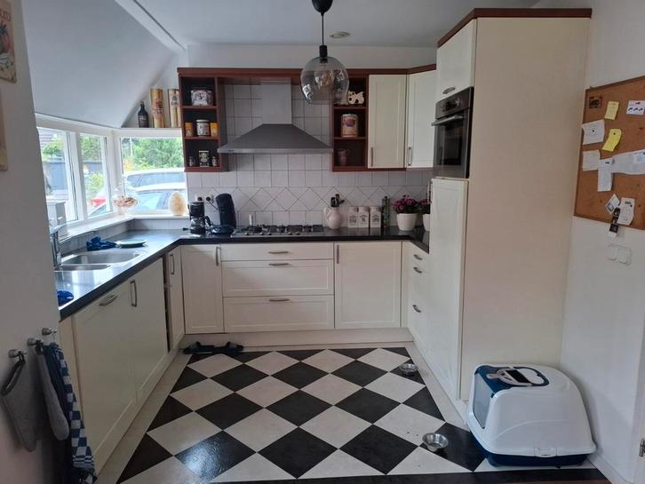 Gratis Keller keuken, Huis en Inrichting, Keuken | Complete keukens, Gebruikt, Hoekkeuken, Composiet, Ophalen