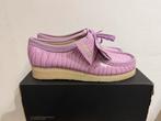 Te koop nieuwe Clarks Wallabee Mauve Croc, Zwart, Nieuw, Ophalen of Verzenden, Sneakers of Gympen