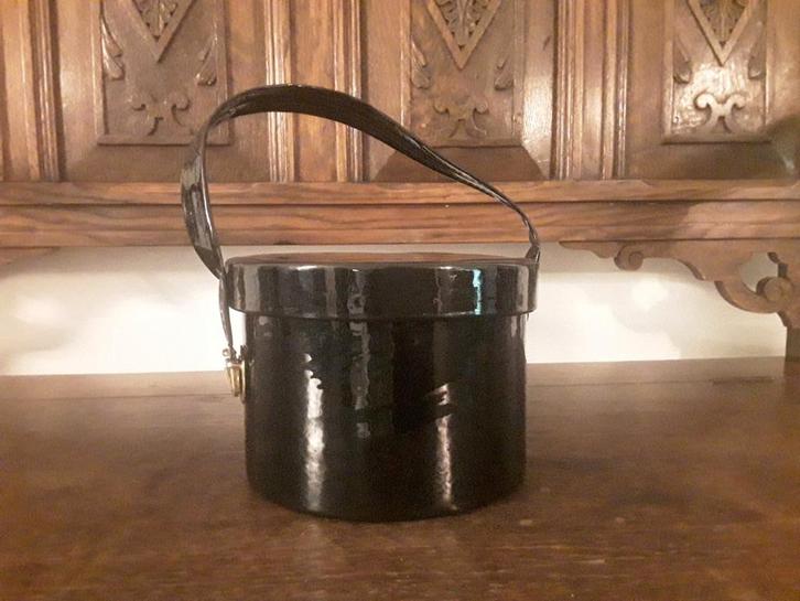 Retro: sixties ronde reisdoos/beautycase zwart lakleer zgst, Antiek en Kunst, Curiosa en Brocante, Ophalen of Verzenden