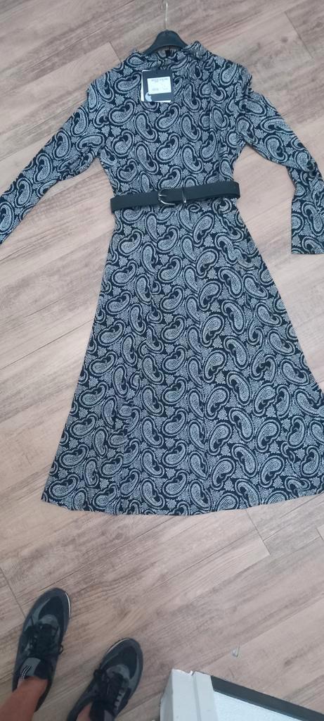 Elegante K-Design Jurk Paisley Print - Maat S - Nieuw!, Kleding | Dames, Jurken, Nieuw, Maat 36 (S), Zwart, Onder de knie, Ophalen of Verzenden