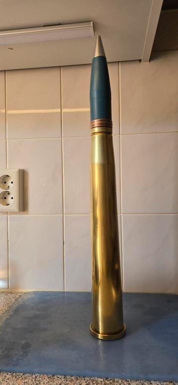 Huls, granaat, onklaar 53cm. beschikbaar voor biedingen