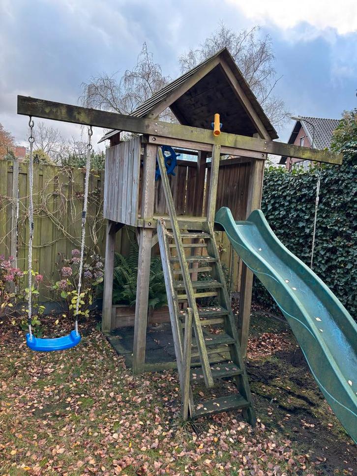 Houten Speeltoren met Glijbaan en Schommel, speelhuis, Kinderen en Baby's, Speelgoed | Buiten | Speeltoestellen, Gebruikt, Glijbaan