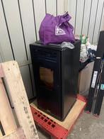 Pallet kachel met +-70 zakken korrels, Huis en Inrichting, Kachels, Ophalen, Zo goed als nieuw, Hout, Pelletkachel