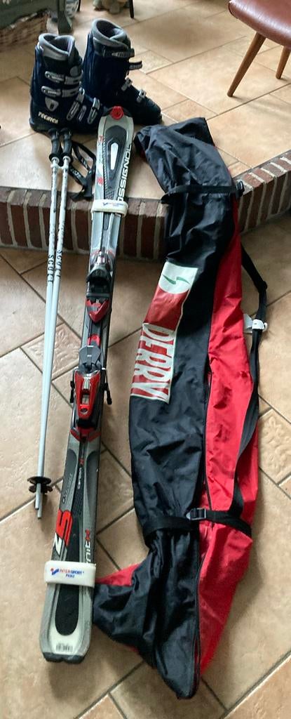 Ski’s, schoenen mt 45 en stokken compleet met tassen, Ophalen, 160 tot 180 cm, Gebruikt, Rossignol