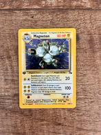 Magneton 11/62 - Holo First Edition Pokemonkaart, Ophalen of Verzenden, Gebruikt, Losse kaart