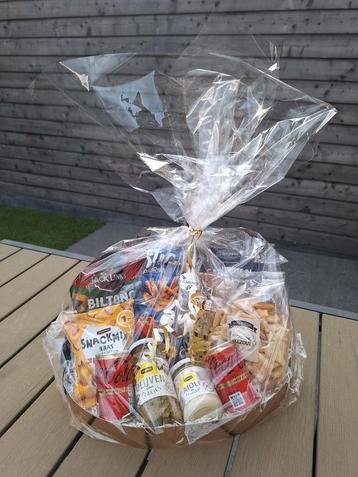 Levensmiddelen pakket vol lekkernijen  beschikbaar voor biedingen