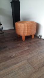 Rotan poef, Huis en Inrichting, Banken | Voetenbanken en Poefen, Ophalen, Minder dan 50 cm, Rond, Zo goed als nieuw