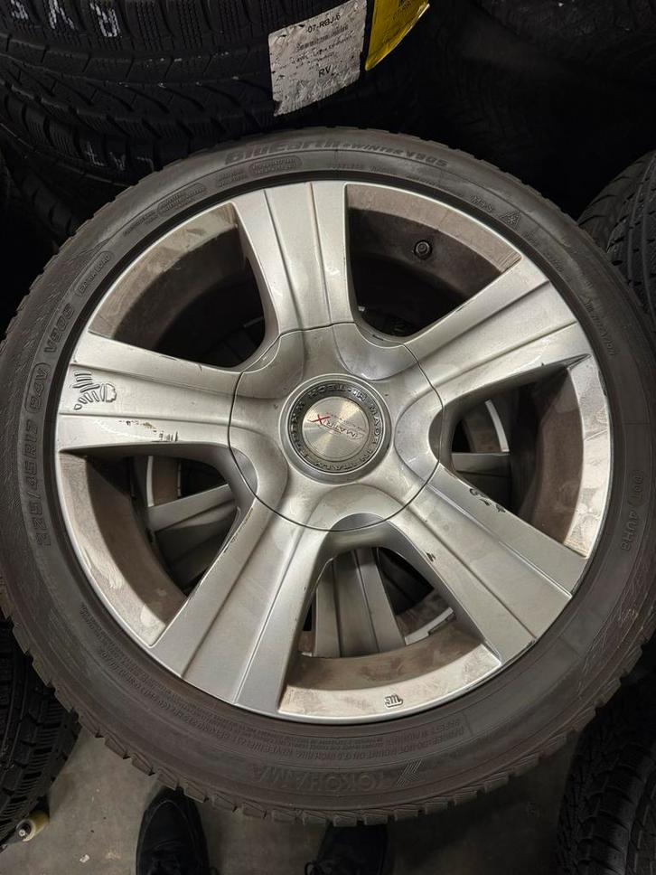 Lexus IS300h Winterset Yokohama V905 met Sensoren, Auto-onderdelen, Banden en Velgen, Banden en Velgen, Winterbanden, 17 inch