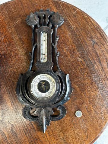 Antieke barometer met thermometer– gesneden houten wandmodel beschikbaar voor biedingen
