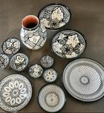 Marrokaans servies en een vaas in de zelfde stijl., Ophalen