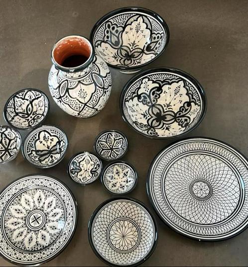 Marrokaans servies en een vaas in de zelfde stijl., Antiek en Kunst, Antiek | Keramiek en Aardewerk, Ophalen