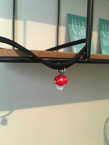Choker paddenstoel beschikbaar voor biedingen