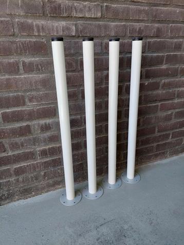 4 tafelpoten aluminium wit beschikbaar voor biedingen