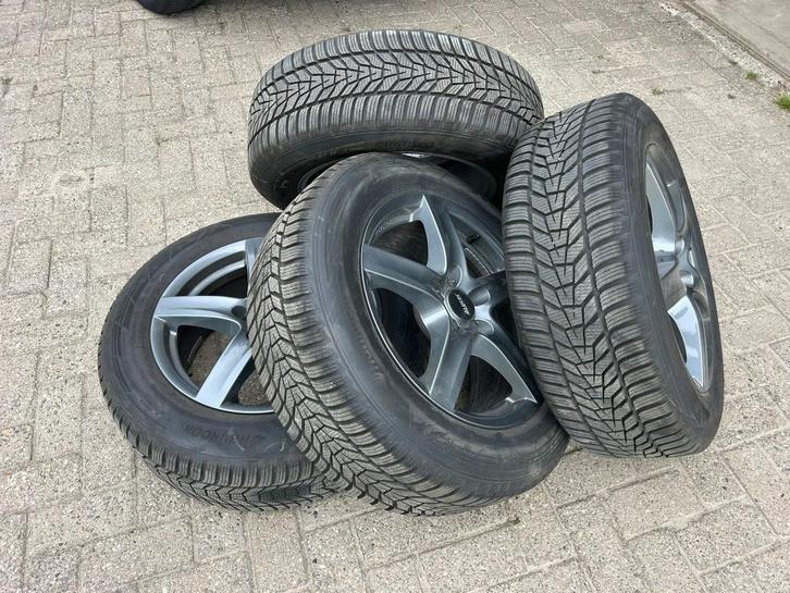 Winterbanden Volvo XC60 – z.g.a.n. sportieve velgen 18 inch, Auto-onderdelen, Banden en Velgen, Banden en Velgen, Winterbanden