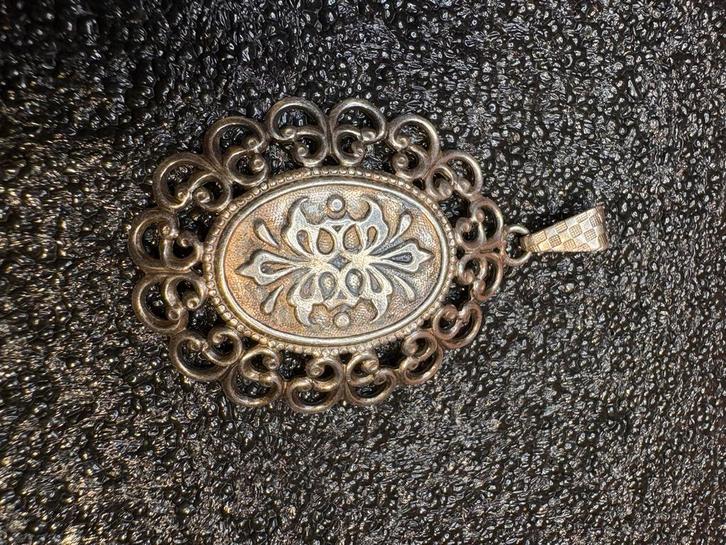 Vintage zilverkleurige hanger ketting,ovale filigrain stijl, Sieraden, Tassen en Uiterlijk, Kettinghangers, Zo goed als nieuw