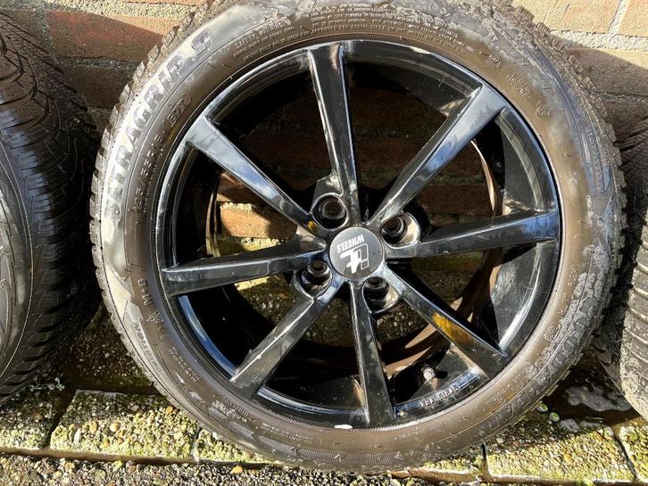 Hyundai i20 Winterbanden met zwarte velg steekmaat 4x100, Auto-onderdelen, Banden en Velgen, Banden en Velgen, Winterbanden, 16 inch