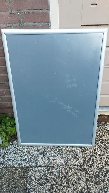 Muur reclamebord  beschikbaar voor biedingen