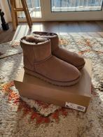 Uggs classic mini lichtbruin 38, Kleding | Dames, Schoenen, Ophalen of Verzenden, Zo goed als nieuw, Bruin