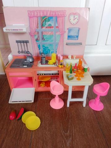 Barbie keuken met veel accessoires - Werkende Kraan! beschikbaar voor biedingen
