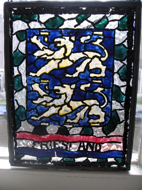 Handgemaakte glas in lood raamhanger, wapen van Friesland, Antiek en Kunst, Antiek | Wandborden en Tegels, Ophalen of Verzenden