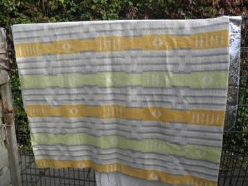 wollen deken van hatema beschikbaar voor biedingen