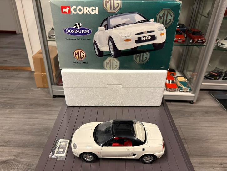 1:18 Corgi MG MGF Donington, Hobby en Vrije tijd, Modelauto's | 1:18, Gebruikt, Auto, Overige merken, Ophalen of Verzenden