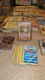 Pokémon verzameling partij +- 2500 kaarten Charizard 4/102, Hobby en Vrije tijd, Verzamelkaartspellen | Pokémon, Ophalen, Zo goed als nieuw