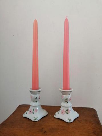 Porseleinen kaarsenstandaard 2x handbeschilderd  beschikbaar voor biedingen
