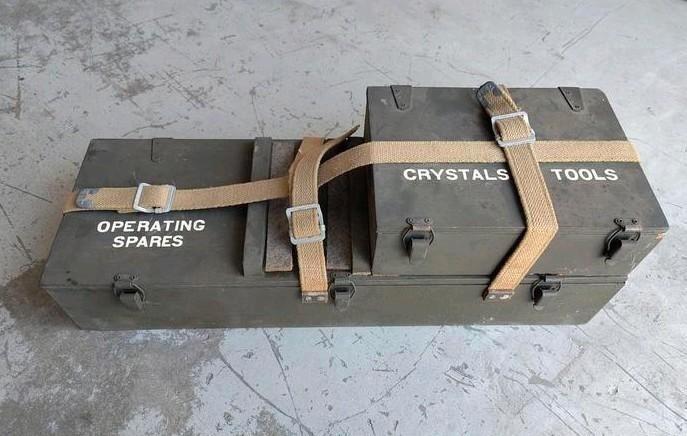 Case spare parts Motorola leger radio buizen xtals handset, Verzamelen, Militaria | Tweede Wereldoorlog, Overige typen, Nederland