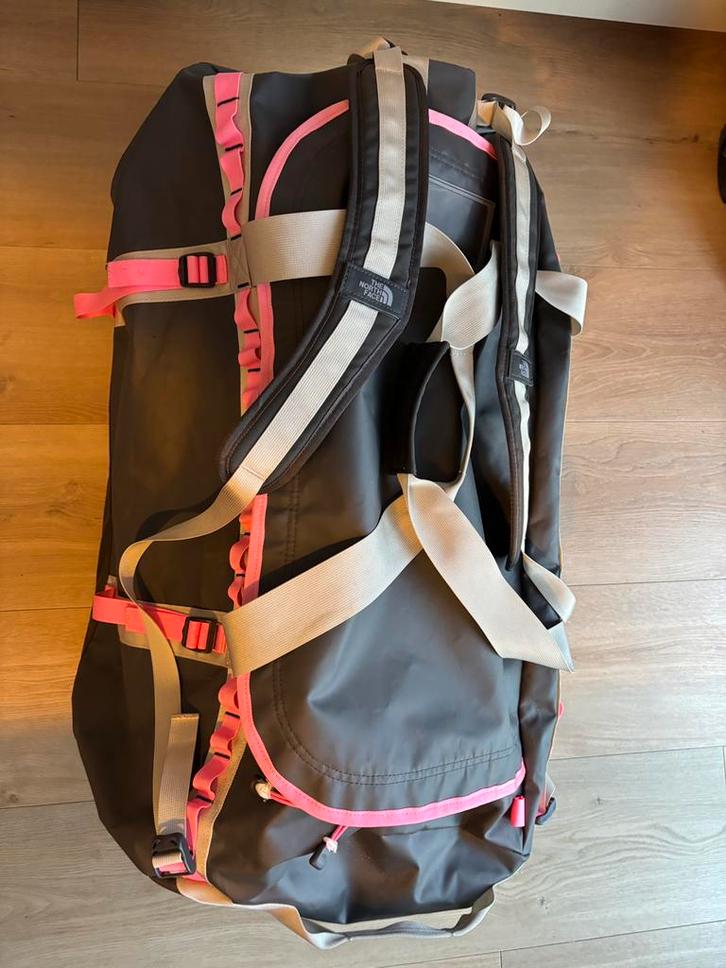 The north face duffel XL, Sieraden, Tassen en Uiterlijk, Tassen | Reistassen en Weekendtassen, Zo goed als nieuw, Geel, 30 cm of meer