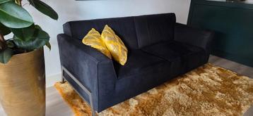 2,5 zits bank. Nieuw. Nooit gebruikt. Kleur zwart.⁰ beschikbaar voor biedingen