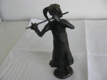 Bronzen beeldje van Corrie van Ammerlaan Niekerk,gesigneerd. beschikbaar voor biedingen