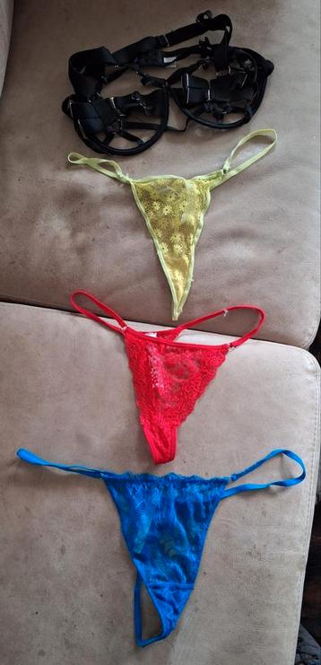 Strings(blauw rood groen) en bh(zwart) gedragen en gewassen beschikbaar voor biedingen