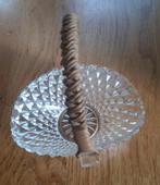 Glazen bonbonschaaltje met rotan hengsel, Ophalen