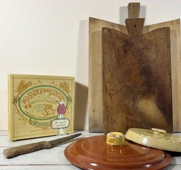 Robuuste Franse vintage broodplank met ophang oog beschikbaar voor biedingen