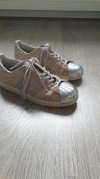 Unieke Adidas beige met metal neus maat 39, Beige, Ophalen of Verzenden, Zo goed als nieuw, Sneakers of Gympen