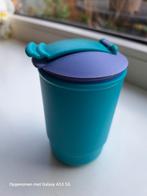 blauwe tupperware beker met paars deksel met clip, Huis en Inrichting, Keuken | Tupperware, Ophalen, Zo goed als nieuw, Paars