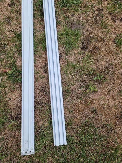 Te koop: gordijn/ paneel rails en bevestiging, Doe-het-zelf en Verbouw, Plinten en Afwerking, Gebruikt, Overige typen, Overige materialen