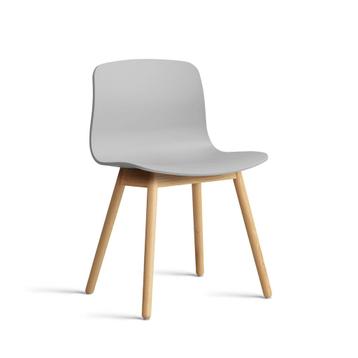 Twee HAY AAC12 stoelen te koop — Concrete Grey, gelakt eiken beschikbaar voor biedingen