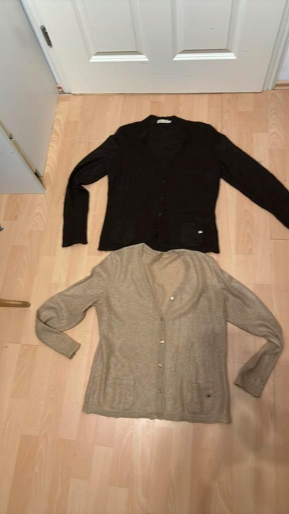 2x März vest, 100% cashmere - Maat M, Kleding | Dames, Truien en Vesten, Zo goed als nieuw, Maat 38/40 (M), Bruin, Ophalen of Verzenden